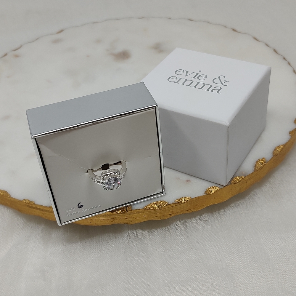 Size 6 Silver Cubic Zirconia Halo Ring - Picture 4 of 6